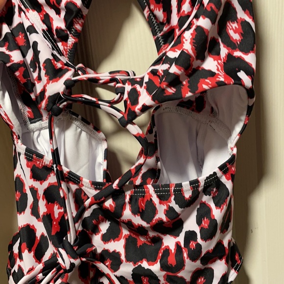 Black and red 1pc cutout swimsuit S - Picture 3 of 6
